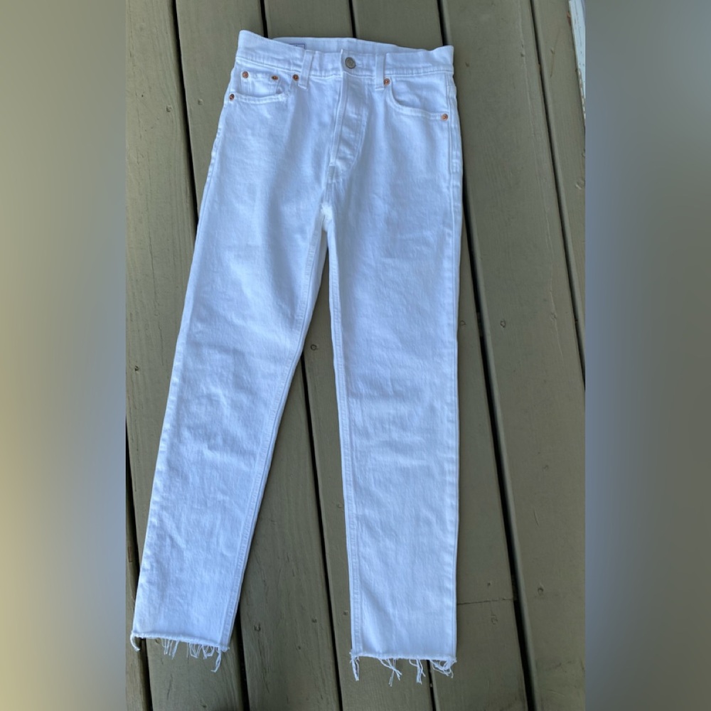GAP Woman’s White Frayed Hem (Cheeky Straight) High-rise Rise Crop Jeans, 25/0
